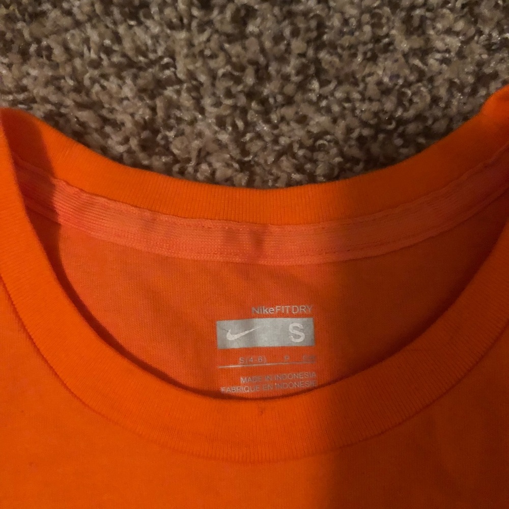 Women’s Nike T-shirt Size S - Picture 4 of 7